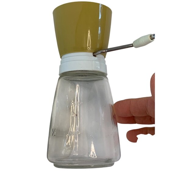 Vintage 2 piece Royal China USA Pie Baker + Federal Housewares Nut Grinder Set - Picture 6 of 10